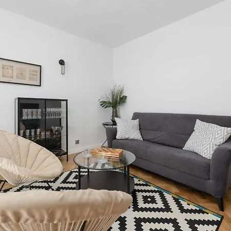 A Unique On The Market Square With A Balcony By Renters * فروتسواف