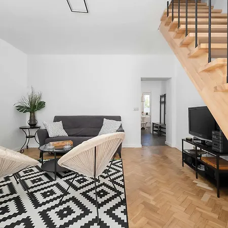 شقة A Unique On The Market Square With A Balcony By Renters *