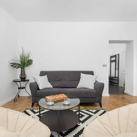 A Unique On The Market Square With A Balcony By Renters شقة فروتسواف