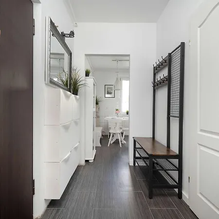 شقة A Unique On The Market Square With A Balcony By Renters *