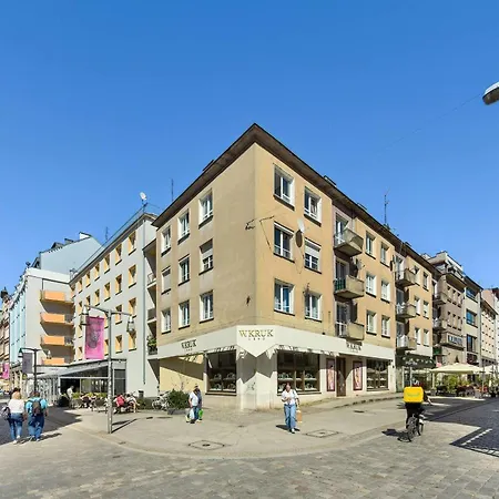 A Unique On The Market Square With A Balcony By Renters فروتسواف
